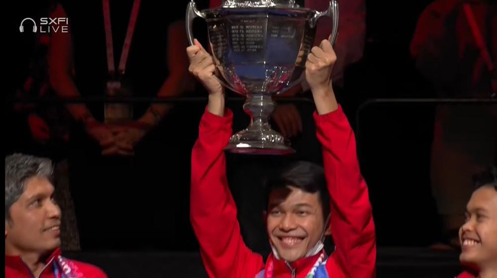 BadmintonTalk's tweet photo. The coveted Thomas Cup trophy.

#ThomasCup2020 https://t.co/ieS34aFBVF