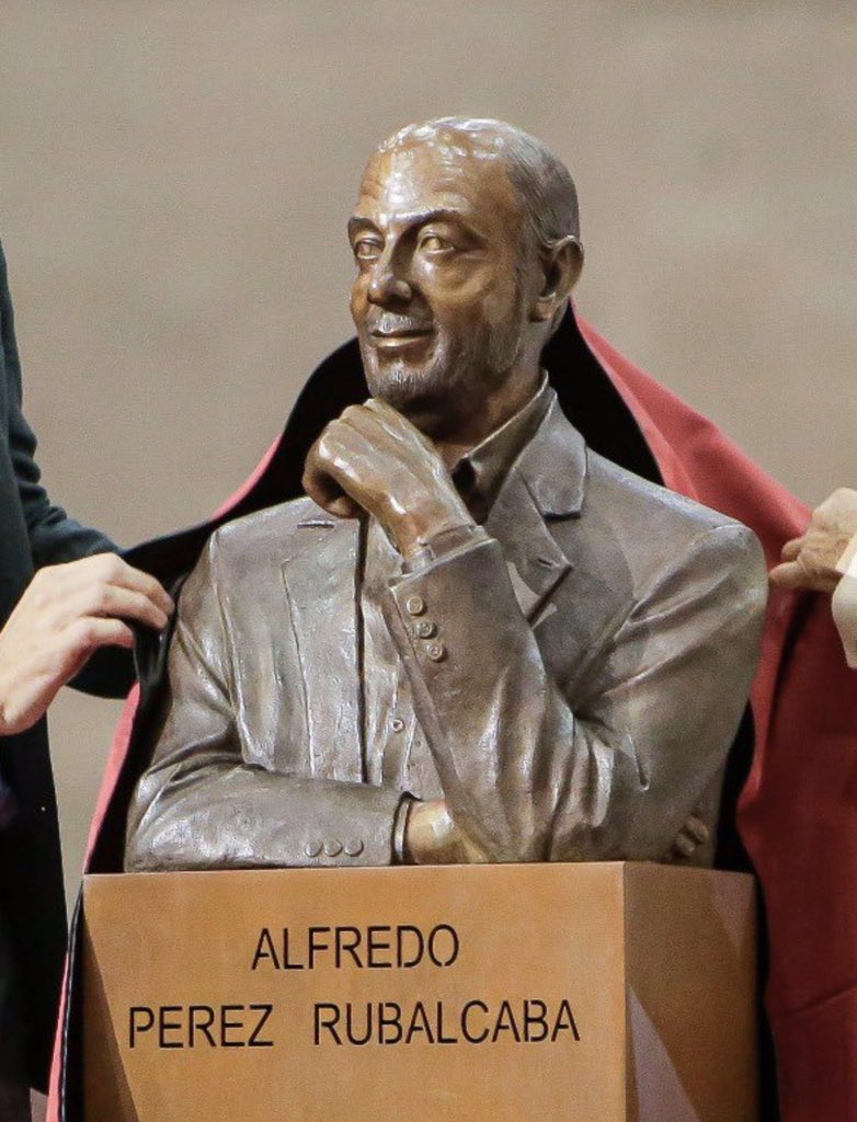 daomakrer's tweet photo. Si interpretan así a Rubalcaba, que murió hace 3 años, imagina cómo te cuentan la Guerra Civil. https://t.co/ZQyHVw0s2J