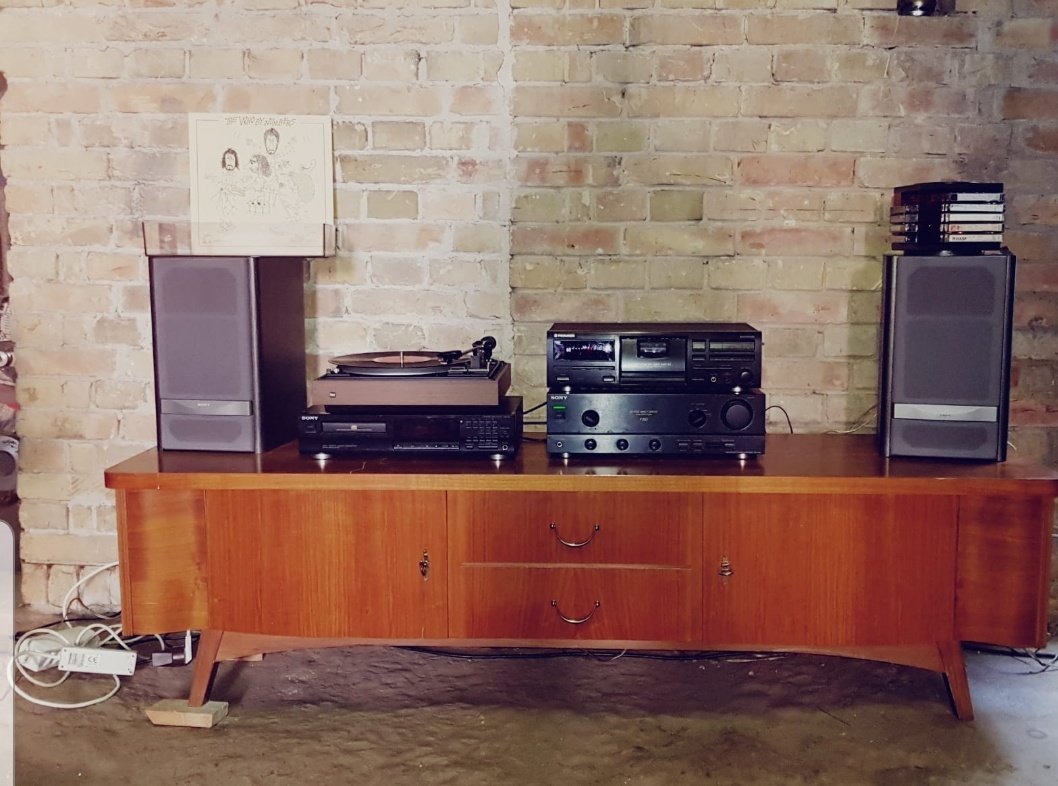 Suedehead71's tweet photo. Best thing on turning #50 is the time before the big day, when you are on your own and you turn the music you really love as loud as nearly never before.@TheWho forever on #vinyl #whobynumbers https://t.co/fyjBPYXBR4