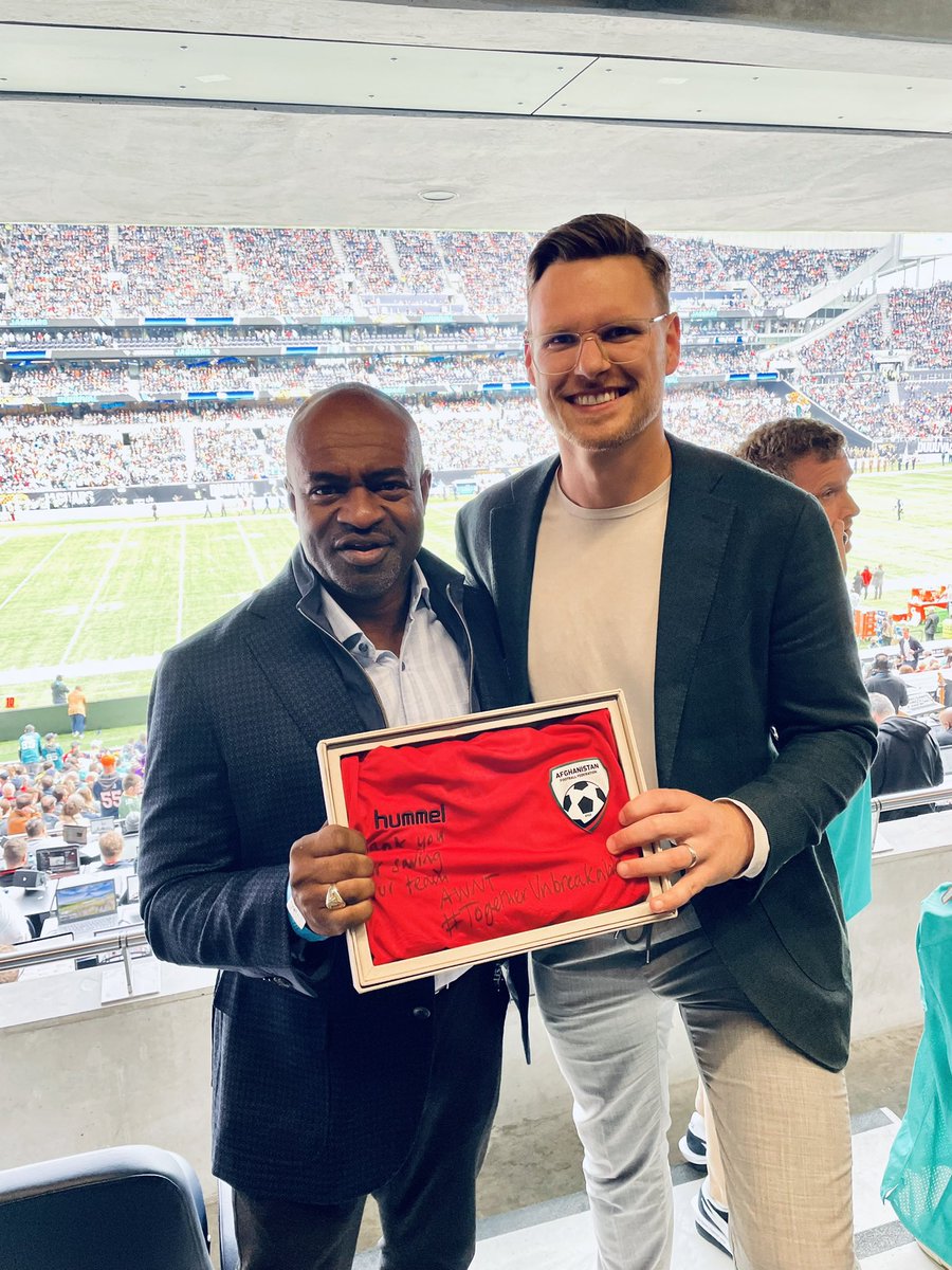 BaerHoffmann's tweet photo. Thanks @demauricesmith @nflpa for having us at #NFL London game but way more so for your support with the evacuation of the Afghanistan 🇦🇫 team from Kabul. Cross sport union cooperation at its best. #ByThePlayersForThePlayers https://t.co/FzwX3KUPEB