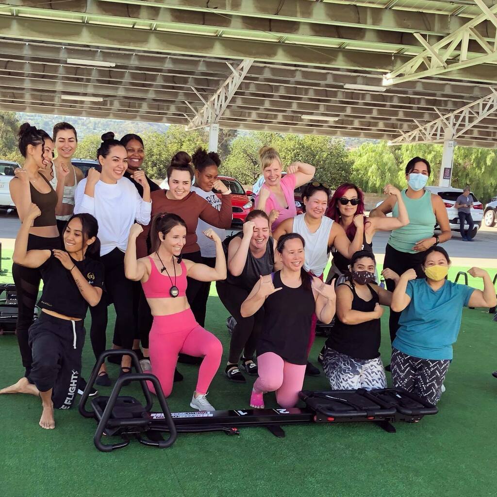 RealMomOfSFV's tweet image. #StrikeAPose and show is your guns! File this under -&amp;gt; When the candid shot is sometimes better than the posed one. Swipe to see more pics from yesterday’s #GetFitForACause event &amp;amp; also a 20 second video where @lagreefitbyheather led us through a @lagree… instagr.am/p/CVIlzA3lJXu/