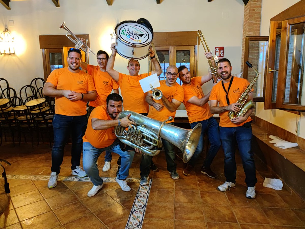 SolfamidasAldea's tweet photo. ¡Ayer volvimos a Moral de Calatrava para amenizar la despedida de soltera de Noelia!🎶🍻

Muchas gracias por confiar en nosotros y por el trato que recibimos. Esperamos que pasarais un rato increíble 👏
Te deseamos mucha felicidad

#CharangaLosSolfamidas #despedidadesoltera https://t.co/H0QOEXCdUZ