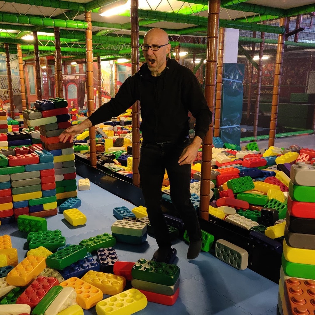 Shadowelf's tweet image. Au! Ich bin auf einen Legostein getreten...
.
.
.
.
.
#Legosteine #Indoorspielplatz #Funarena #Lego #Klemmbaustein #Erwachsenenspielplatz #Undihrso instagr.am/p/CVIo5GMoZ3E/