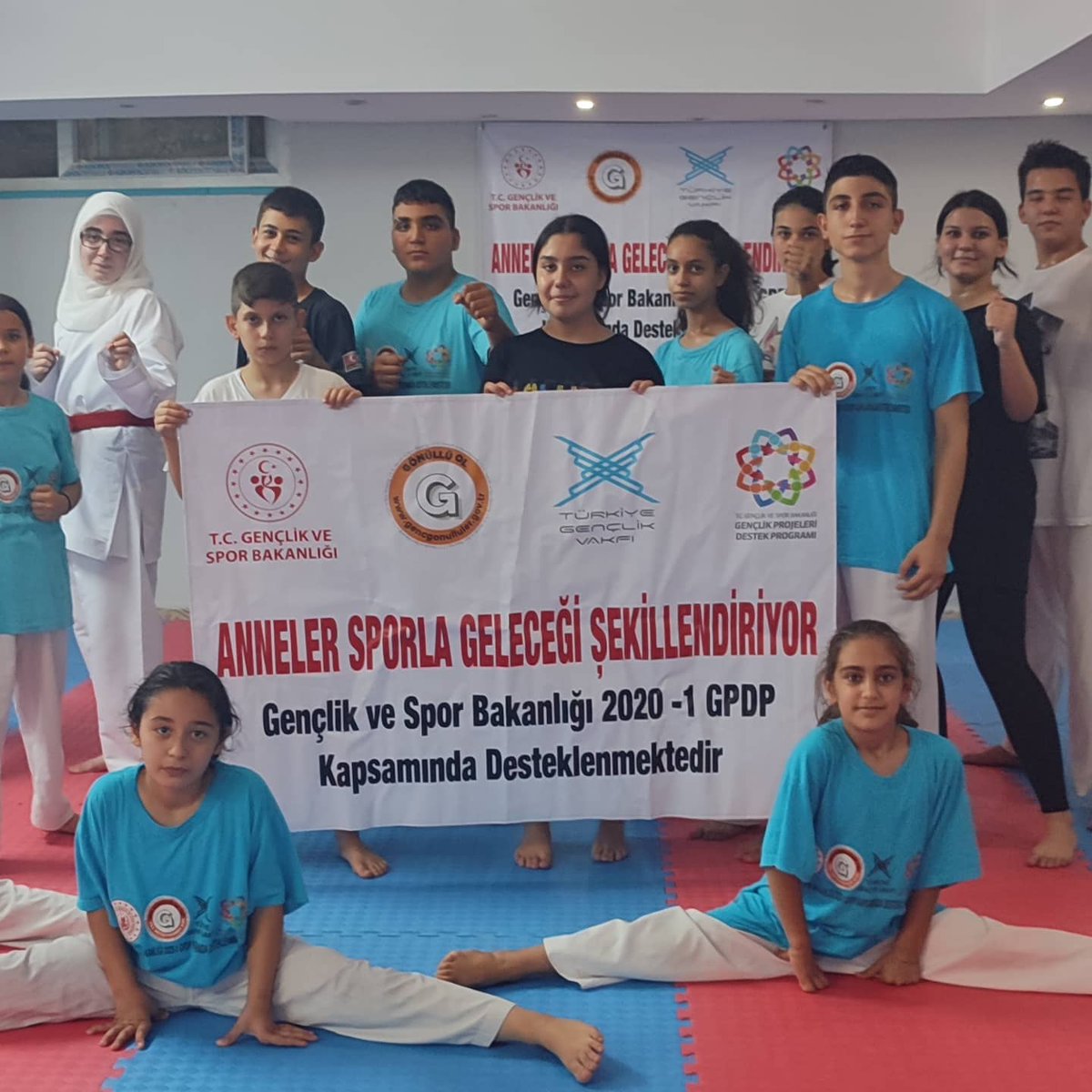 TUGVA Tarsus olarak anneler sporla geleceği şekillendiriyor kapsamında karate branşında çocuklarımız antrenmanla devam ediyor TUGVA hayatın her alanında çocuklarınızın yanında <a href="/eminogluenes/">Dr. Enes Eminoğlu</a> <a href="/ibrahim_besinci/">İbrahim Beşinci</a> <a href="/SalihArslan_33/">Salih Arslan</a> @evlekismail <a href="/KarateTarsus/">BEHÇET YASİT</a>