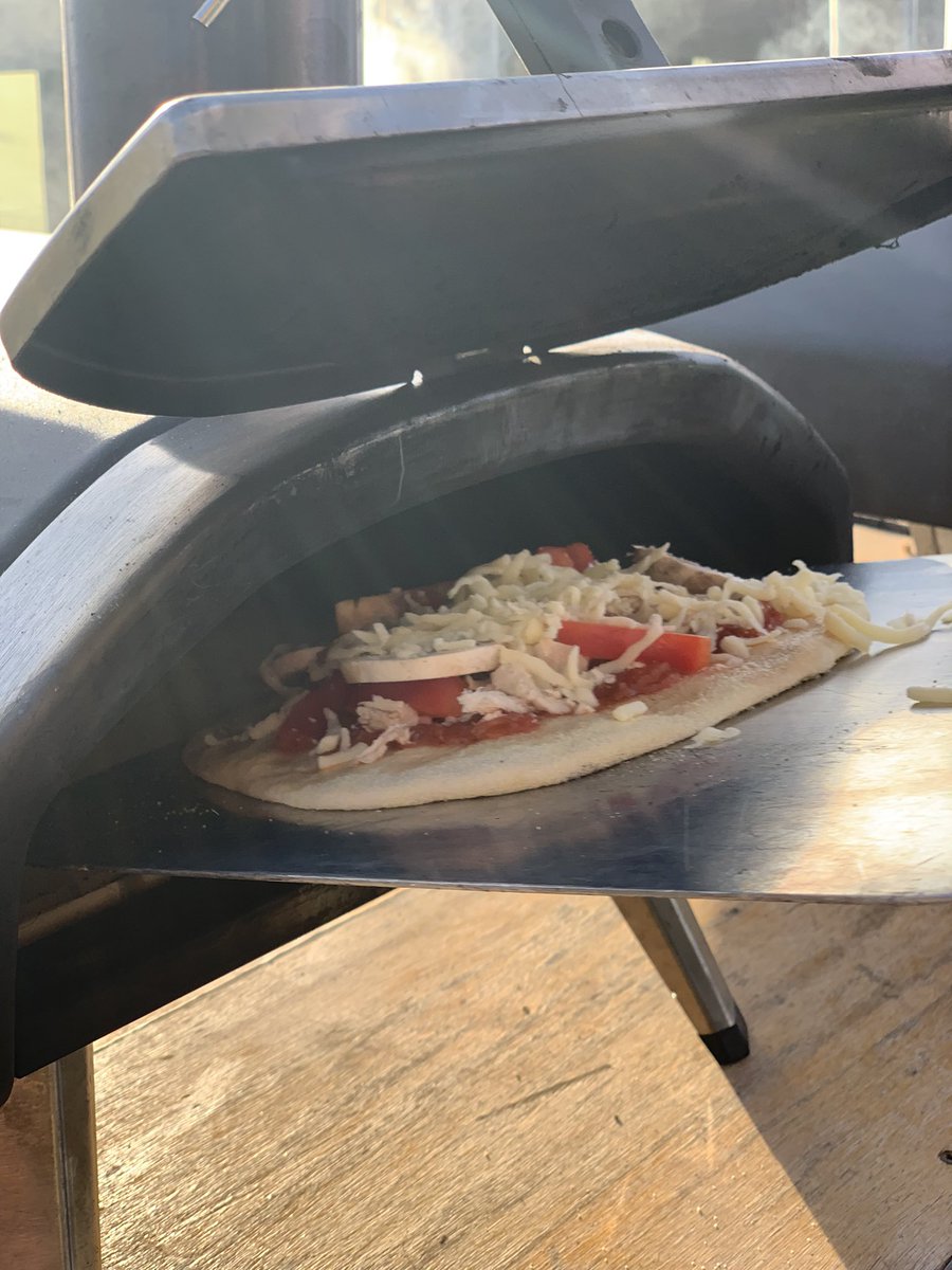 NathanSimms17's tweet image. The year 9 boarders had a fantastic evening creating and cooking fresh pizzas with Chef Jordan at Queen’s. Delicious! @chefJordanHH @Nickhowe64 @HhRgulley @HolroydHowe