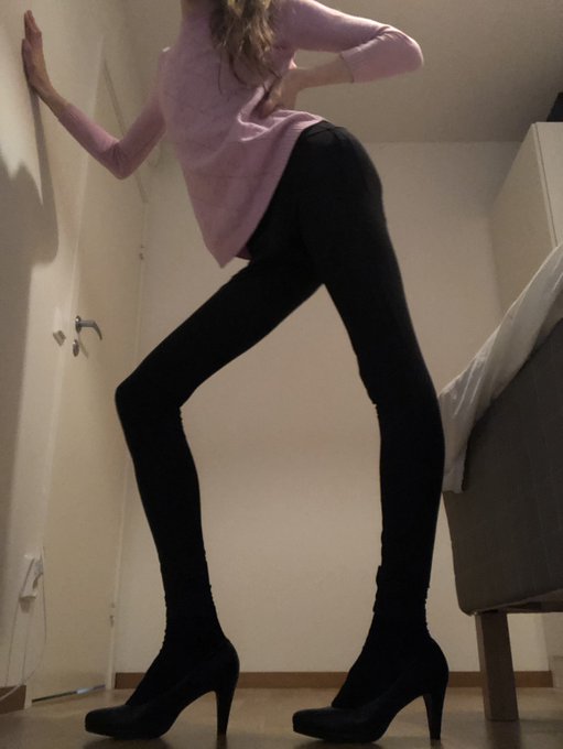 1 pic. Wonder if I could pass for a ballerina ?

#femboy #twink #crossdresser #NSFW https://t.co/cvh