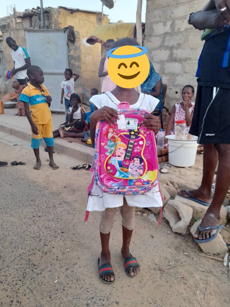 Niintche's tweet photo. #CampagneEducationPourTous 
Nous avons sillonné Podor et environ en passant par Gawlé Guédé village Diandane Dar El Barka pour distribuer au total 647 kits. L’initiative de @adjiboussodieng donne ainsi la chance  à 1100 élèves d’aller à l���école.Merci pour la générosité 🙏🏽 https://t.co/IOOFaPeBJh
