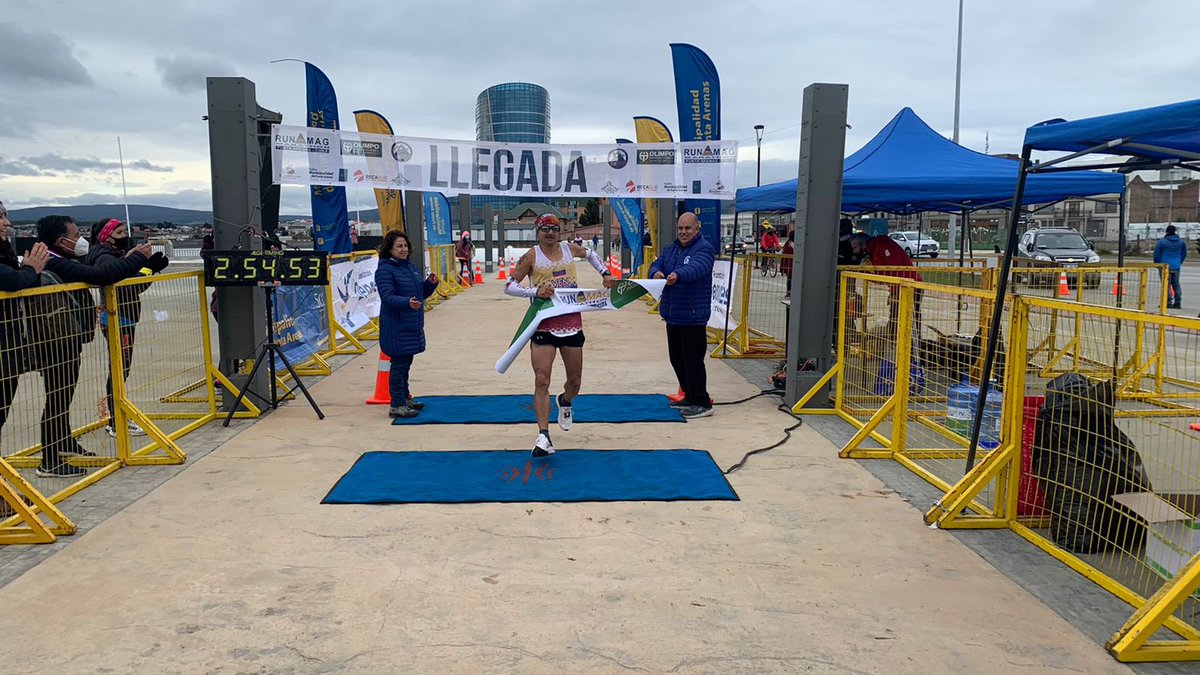 olimpopro's tweet photo. HERNÁN AROCHA (VEN) y DANICA KUSANOVIC (CHI) ganan la 2da versión de #RunMag en los 42.195 mts. Felicitaciones! https://t.co/w8ANOwkwsF