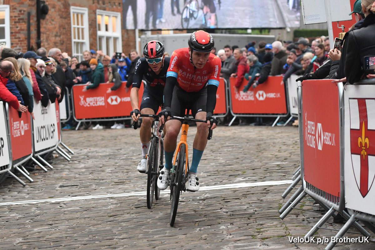 VeloUK's tweet photo. Fred Wright trying to go clear #belllap https://t.co/m5kLT3BPLZ
