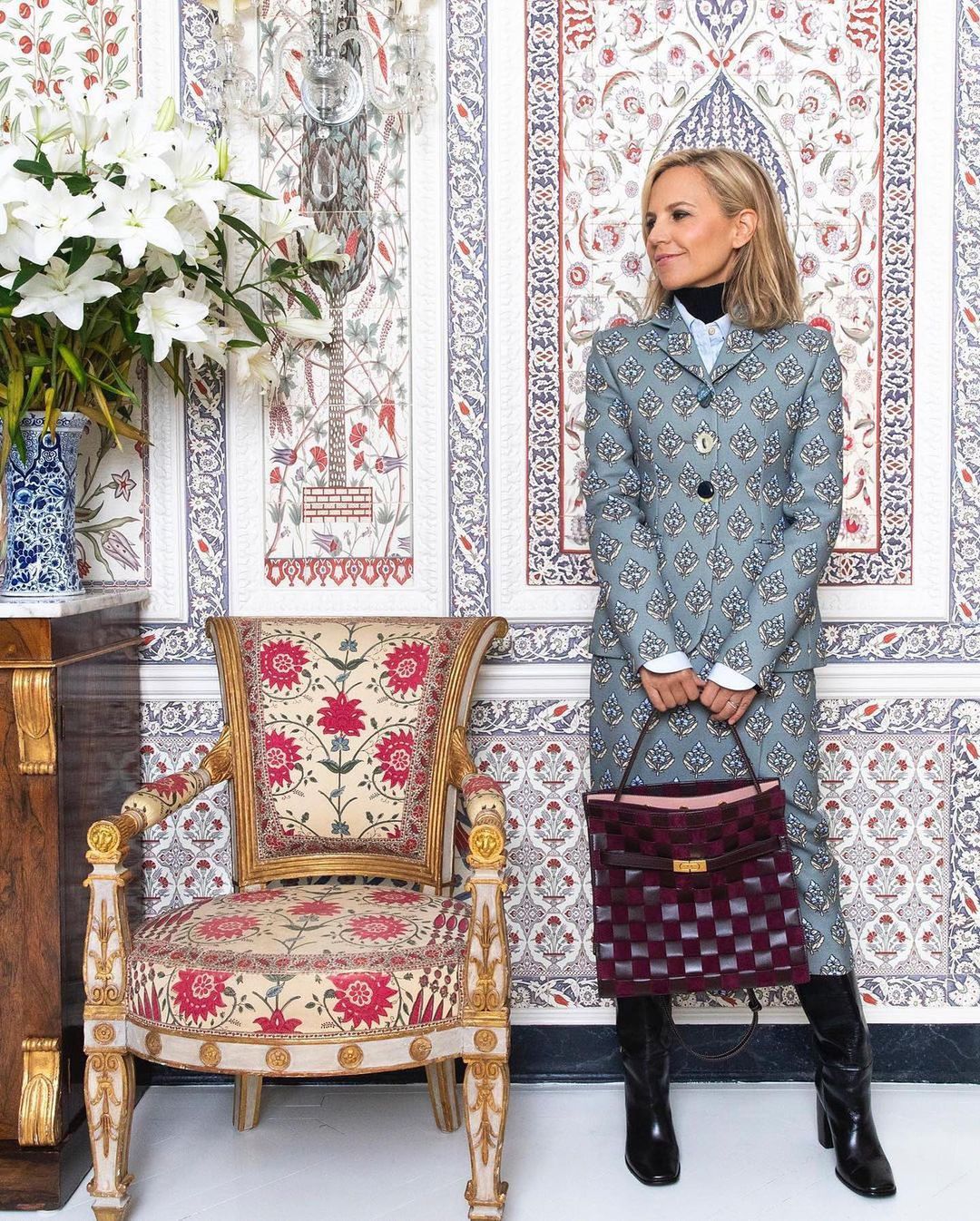 Tory Burch on X: Wearing our Printed Pleated Shirt and Skirt and Lee  Radziwill Double Bag #ToryBurchFW19 #ToryBurch    / X