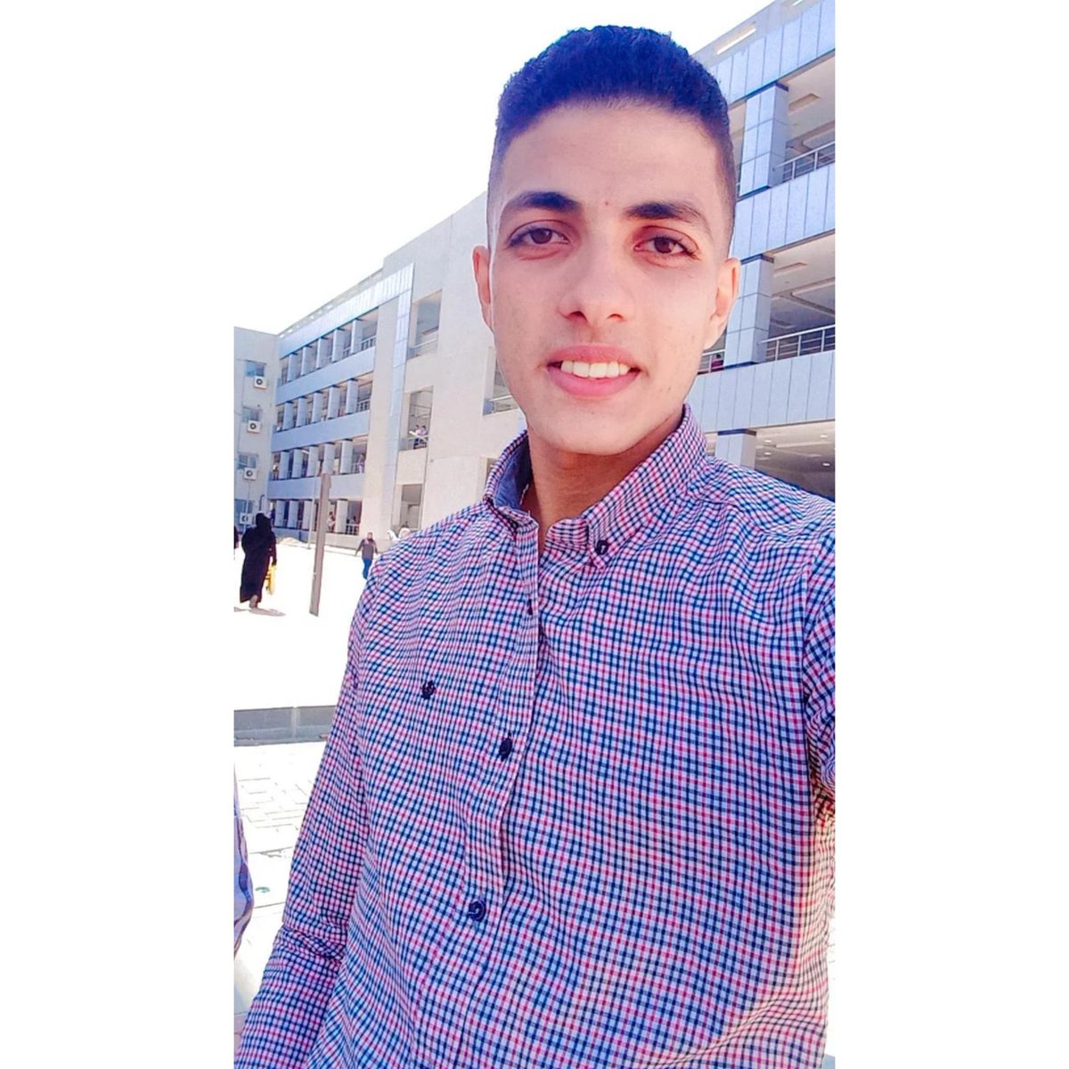 تالته جامعه بس مرهقين شويه ..