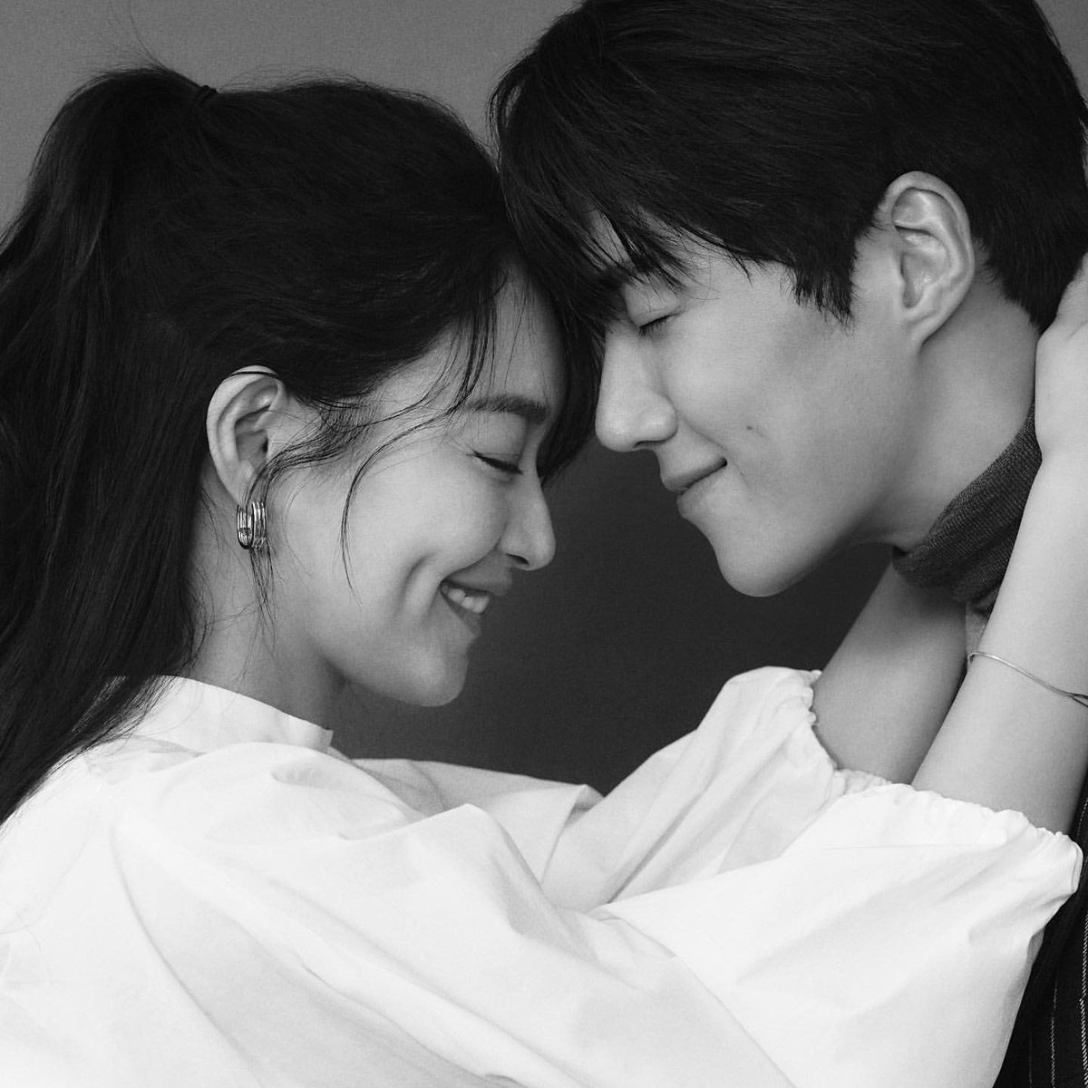 seonprise's tweet photo. the eye contact, the facing each other, the bright smile and sunken dimples.  
 
yes, this is sikhye's pose. the one full of affection and care. thank you for being you, sikhye. thank you for so many things 💗 
 
#HometownChaChaChaEp16 
#HometownChaChaCha
#갯마을차차차 https://t.co/QVQLHbdwAB