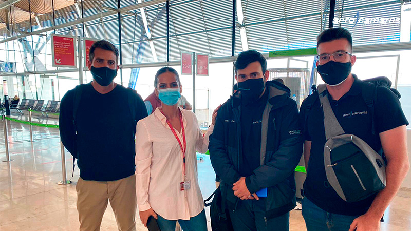 aerocamaras's tweet photo. 👏🚀El equipo de Aerocamaras que intentará rescatar a los perros con drones ya está en Canarias
El CEO de Aerocamaras, Jaime Pereira, Borja Blanco, responsable de I+D de la compañía, y Daniel Romero, técnico de RPAS, todos #pilotos profesionales de #drones, están hoy en Tenerife. https://t.co/SyS1rTwR97