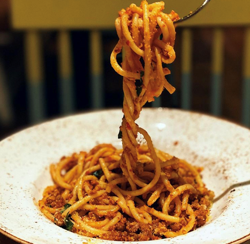 RooseveltField's tweet photo. Osteria Morini is THE place for the best handmade pasta and THE place to enjoy National Pasta Day!
#OsteriaMorini #pasta #NationalPastaDay #FoundAtSimon #TheRestaurantCollection #DineRooseveltField https://t.co/h9TkncowbO