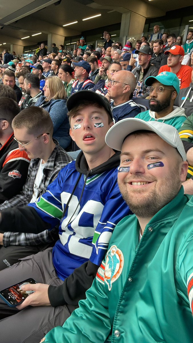 bradplows's tweet photo. @dcooper93 @NFLUK @MarriottBonvoy https://t.co/dG3Jk6xbxB
