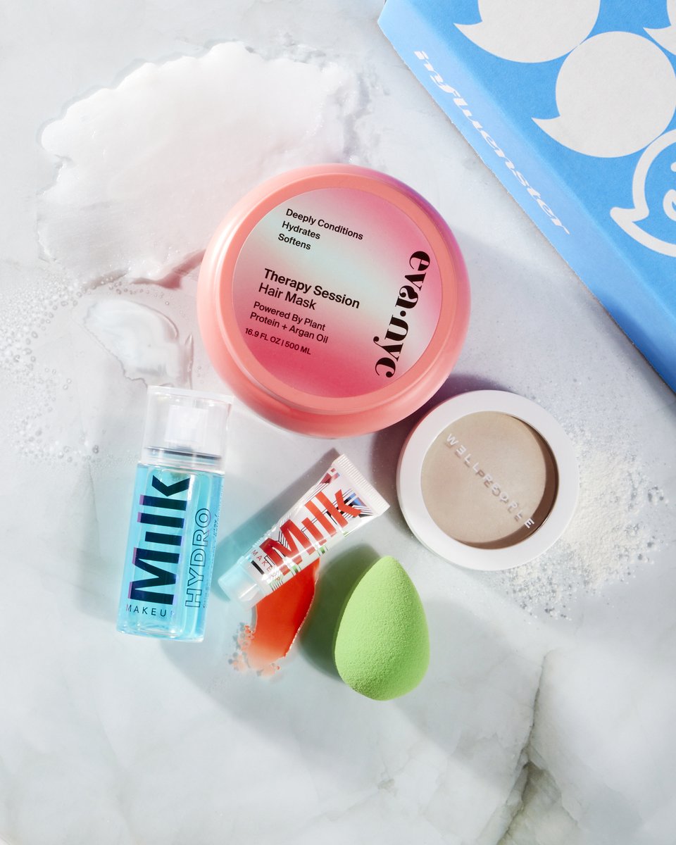 Influenster's tweet photo. Check out the picks from our latest #CleanAndChicVoxBox VoxBox, including products from @W3LLPEOPLE, @beautyblender, @milkmakeup, and #EvaNYC!
Tap to learn how to qualify for one of our campaigns below:
https://t.co/56swPeXaLG https://t.co/DwLG9mgElA
