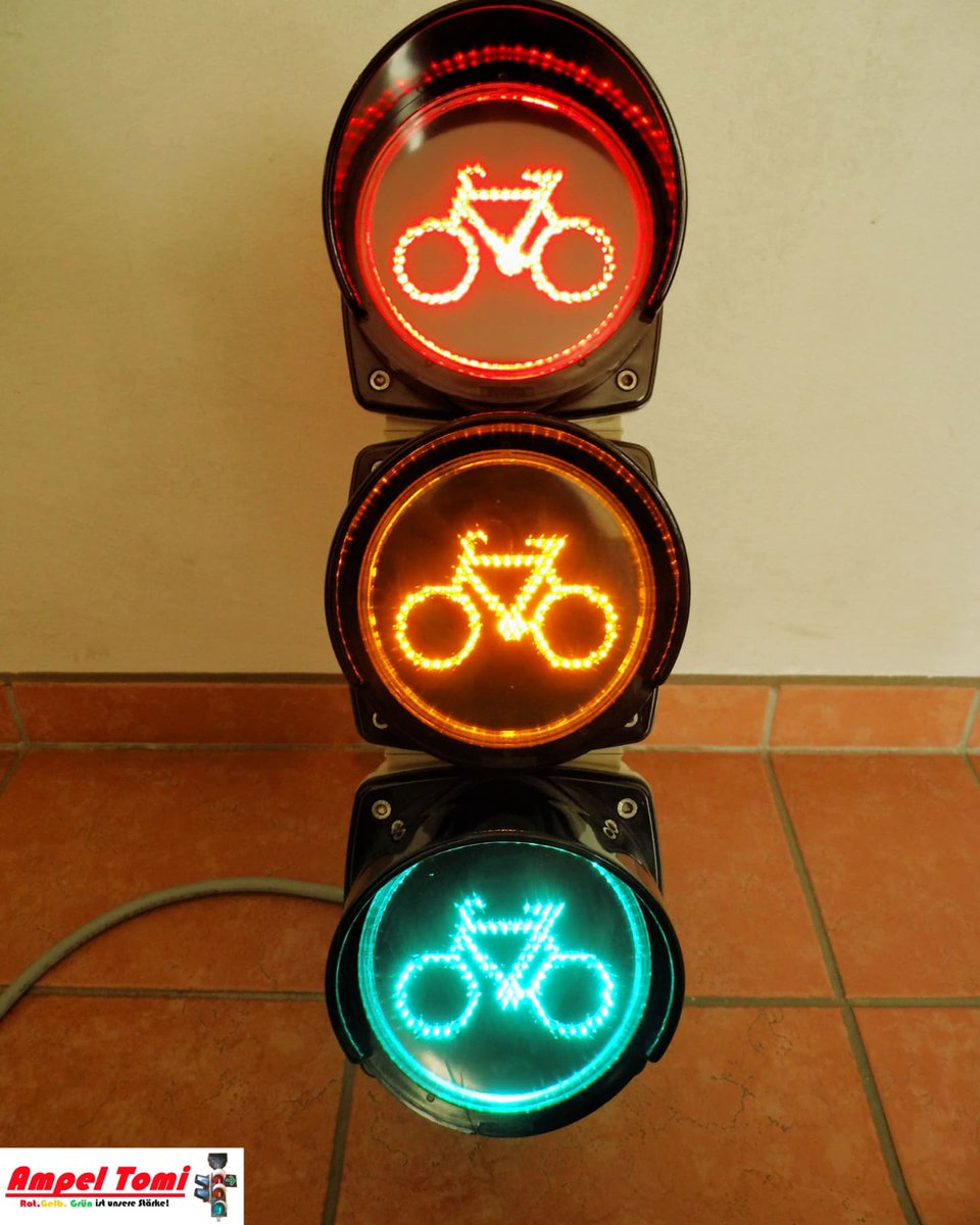 AmpelTomiDe's tweet photo. Langmatz EK199 LED Kleinsignalgeber mit OCIT-LED und flachen Scheiben

Alle Details auf https://t.co/pmocAdqsrT 🚦

#ampel #ampelanlage #verkehrsampel #lichtsignalanlage #trafficlight #verkeerslicht #stoplicht #langmatz #ek199 #kleinsignalgeber #fahrradampel #fahrrad #led #ocit https://t.co/Cu53lgtO1Z