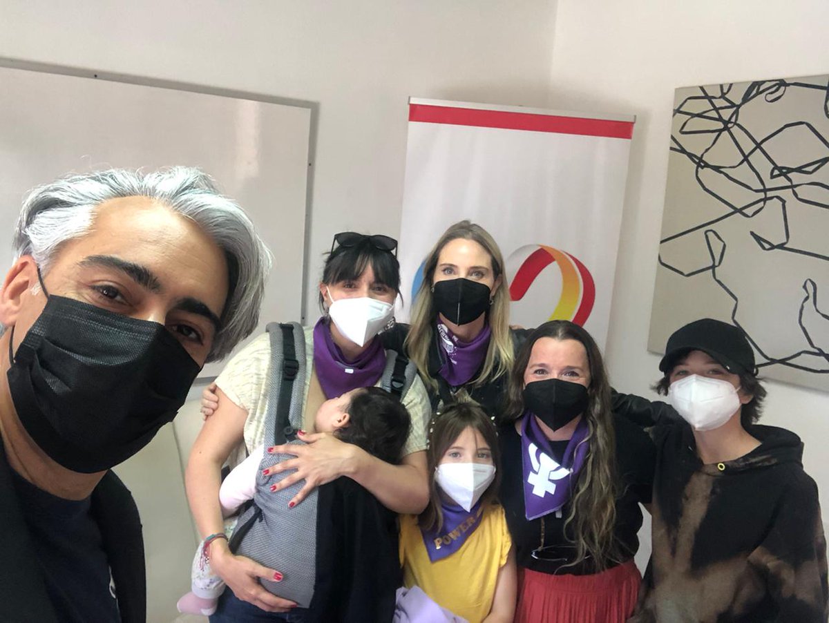 postnatal12M's tweet photo. Atentamente nos escuchó @marcoporchile para entender nuestra propuesta de #Postnatal12MesesChile y comprometerse a presentar el proyecto de ley cuando llegue a la Presidencia. #Todasjuntas ✊🏾💜 https://t.co/NFOPDgDifs