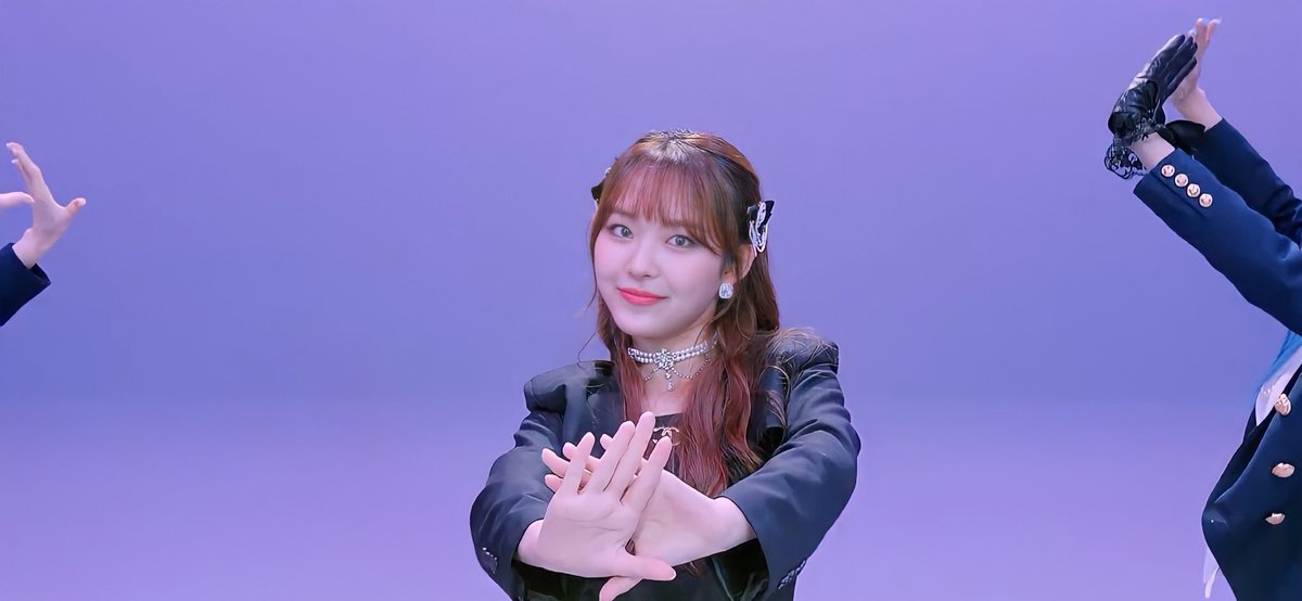 yujeongsource's tweet photo. yujeong in vivace for studio choom ❤️

#LIGHTSUM #라잇썸 #YUJEONG #유정 https://t.co/p8xisaycsi