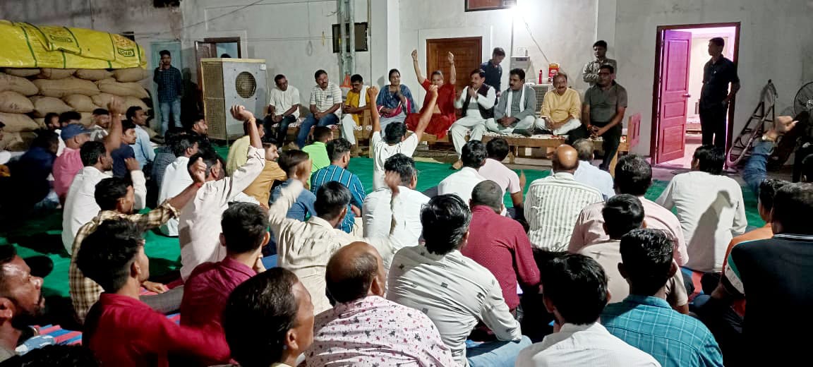iShankarLalwani's tweet photo. खंडवा लोकसभा उपचुनाव में पंधाना विधानसभा के ग्राम गांधवा में बैठक ली और नहर समेत कई विषयों पर चर्चा की।

 इस बैठक में भाजपा संगठन एवं मध्यप्रदेश सरकार के वरिष्ठजन उपस्थित थे। https://t.co/cKhYrvS7yD
