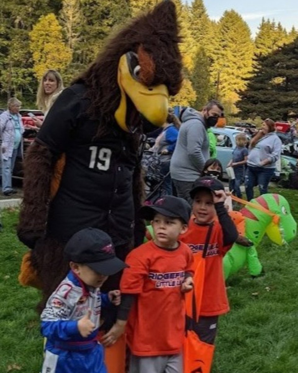 RRaptorsBB's tweet photo. Rally has been chilling at the Refuge but was excited to visit his fans at the City of Ridgefield Halloween Hall last night. Keep an eye out for Rally's Spooktacular schedule! Go Raptors!! West Coast League Ridgefield Raptors Baseball
#rallythe raptor
#rocktherorc https://t.co/6uEot5aItW