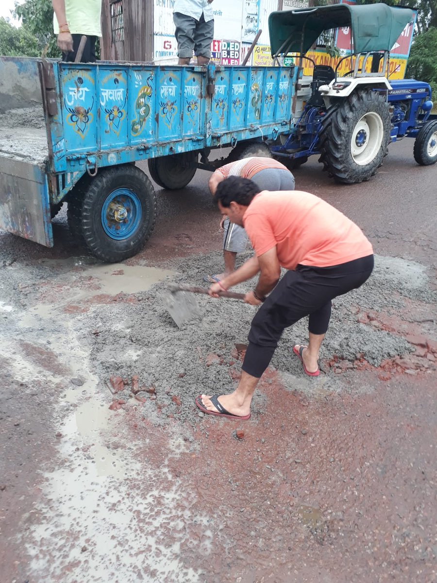 Maan_Sahab007's tweet photo. Delhi dehat mai gramin niwasi khud hi kaam krte hue koi MLA,MP ya Counsilor ki bina help ke baad.@ArvindKejriwal @SharadChauhan75 @narendramodi @p_sahibsingh @hansrajhansHRH https://t.co/YSjp9E5Gcc
