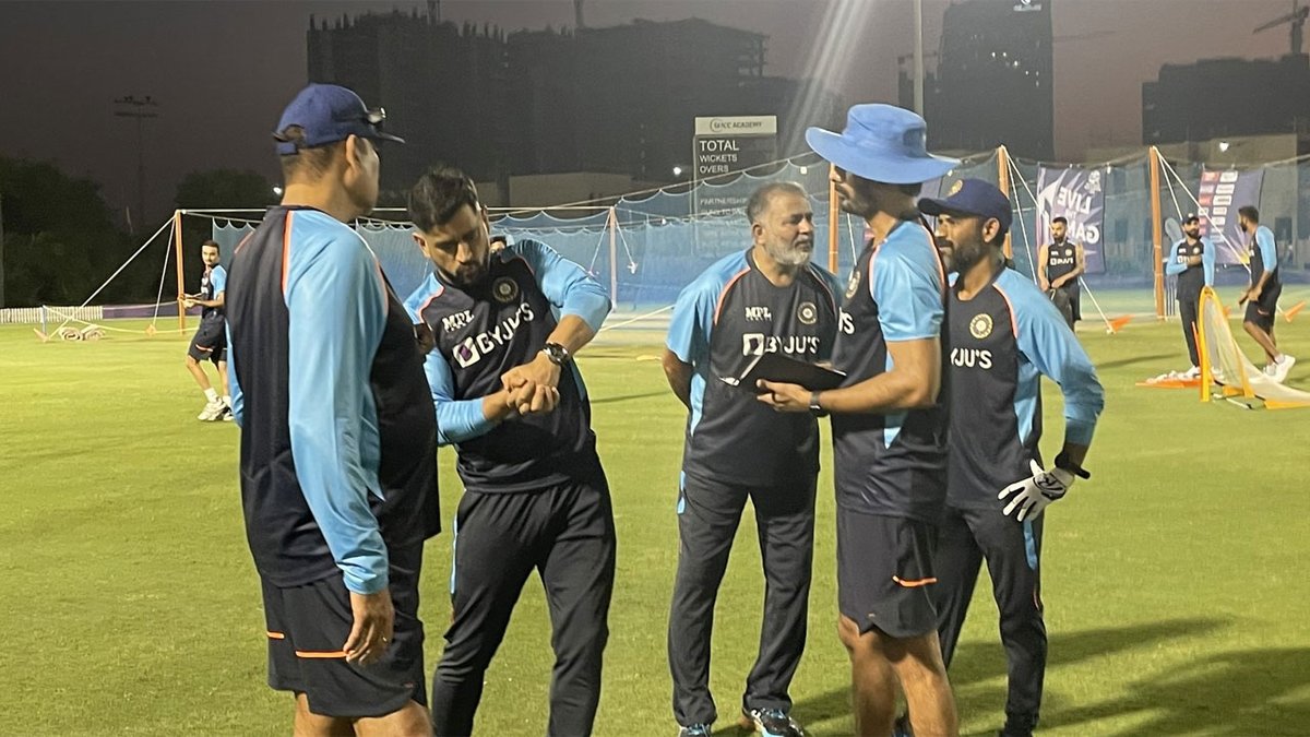toisports's tweet photo. .@msdhoni joins #TeamIndia as @imVkohli and co. begin preparation for @T20WorldCup 

Read: https://t.co/PGx4ZIT6GT

#T20WorldCup https://t.co/CVkzHzYJAr