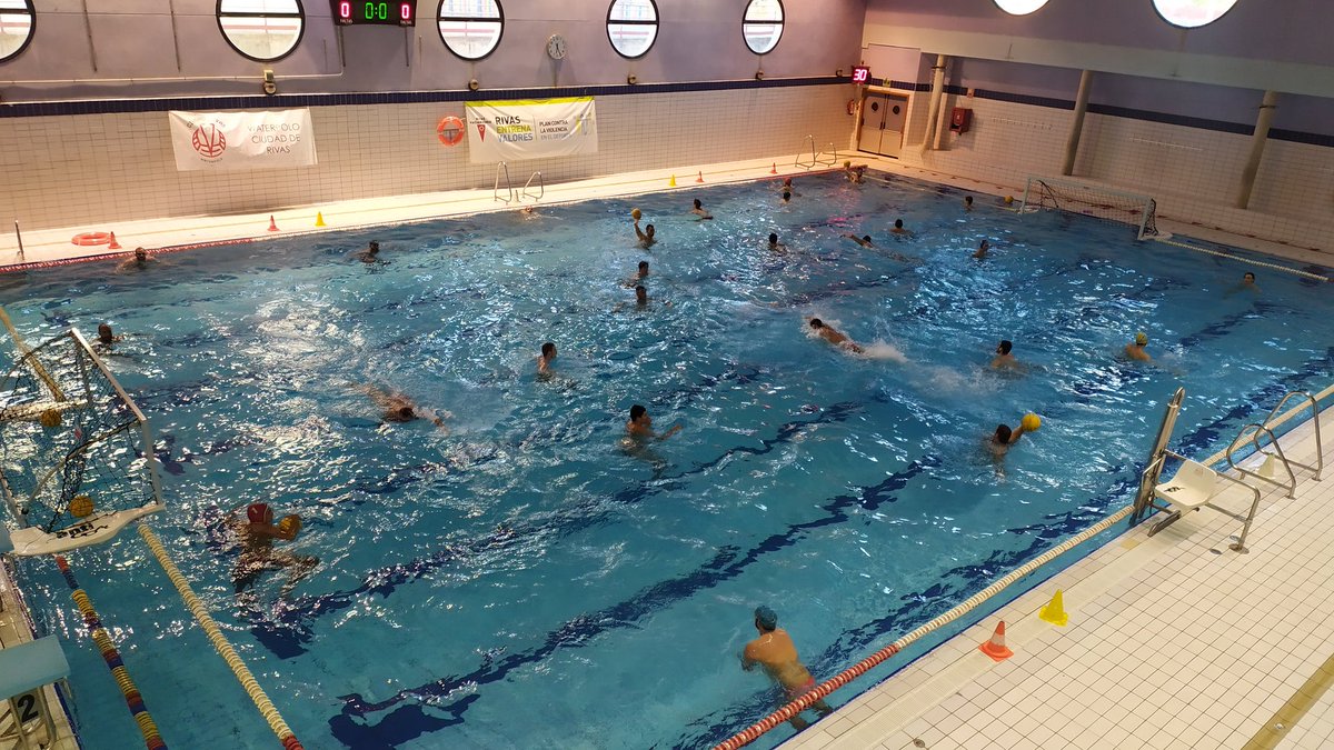 WaterpoloCDR's tweet photo. En #Rivas todo listo para el segundo partido de la jornada de #WCdR contra @Vand03h2o de categoría absoluta. Toca poner en juego toda la ilusión y esfuerzo de estos meses. #123Rivas #RivasEntrenaValores #waterpolo @AytoRivas @fmn_oficial @radiociguena @MadridWaterpolo https://t.co/QvgLPg4i3H