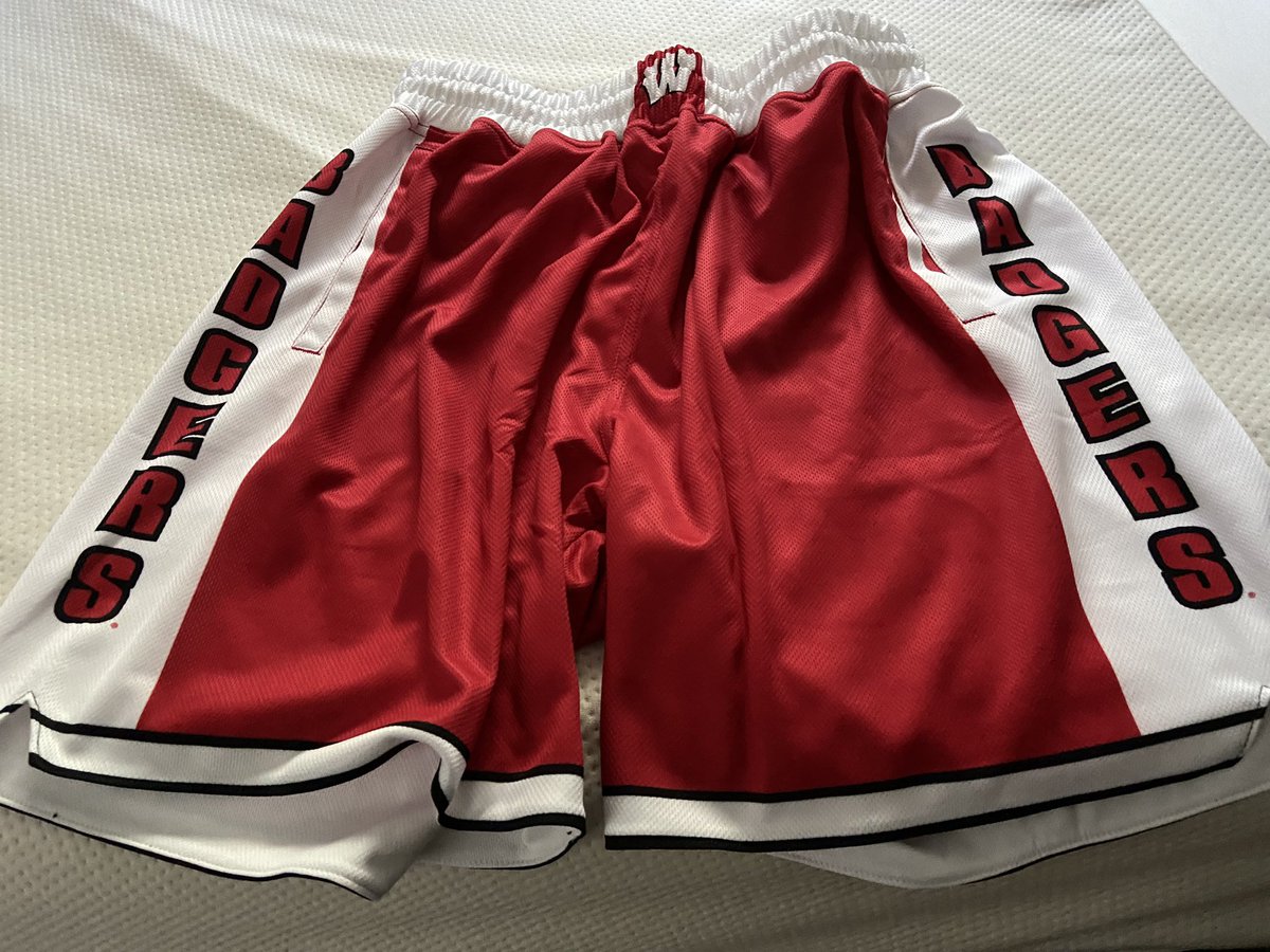 n_olson's tweet photo. The 1999-2000 Wisconsin shorts from @19nine_threads are fantastic. #DickBennett #Duany #Kowske #Kelley #Vershaw https://t.co/PNdehmIYOP