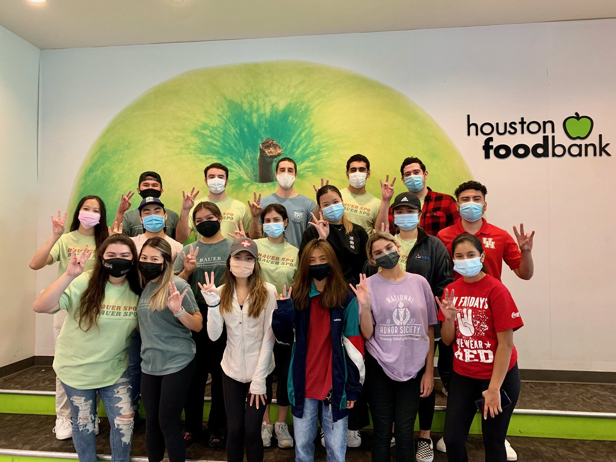 Bauer_SPO's tweet photo. Thank you to all those who volunteered at the Houston Food Bank this past Friday! 🤩 Bauer SPO members took the time to serve the Houston community by leading the fight against hunger! The members had a wonderful time ending their busy week by helping those in need.🍏❤️ https://t.co/hnUocHRh8L