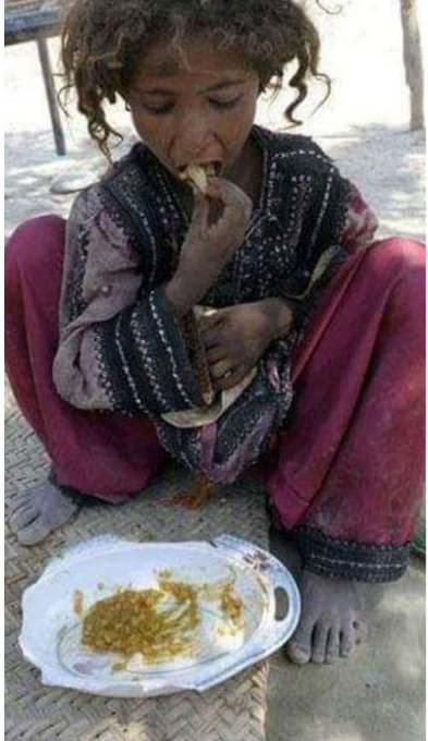 akbarimanije's tweet photo. @Lalin_baloch923 ✍️ این تصاویر  از فقر عمدی  علیه کودکان بلوچ را ببینید

بعد یک خارجی رو با لندکروزر و دلارهایی که از جیب همین کودکان که  دزدیده شده تصور کنید!
#فقر 
#کودکان_کار 
#EndPovert
#بلوچستان https://t.co/YvlBCUnQyY