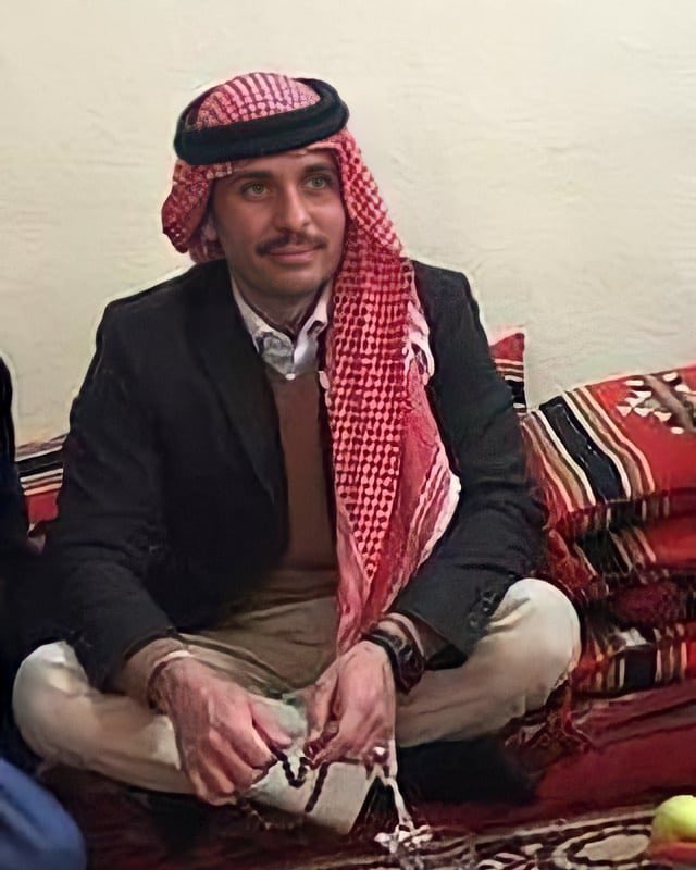 ZaikeAbu's tweet photo. #freeprincehamzah يخي حبيناك بدون مقابل ونتمنى ان ينصفك الله تعالى هو الوحيد وله حبيناك مشانك تشبهنا الله إعلم ؟؟؟؟؟؟؟ https://t.co/niygXuVCSa