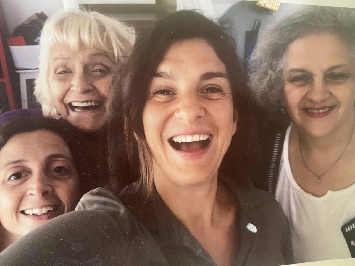 Feliz día a las madres de mi familia y del mundo.
Nos merecemos todo!!!