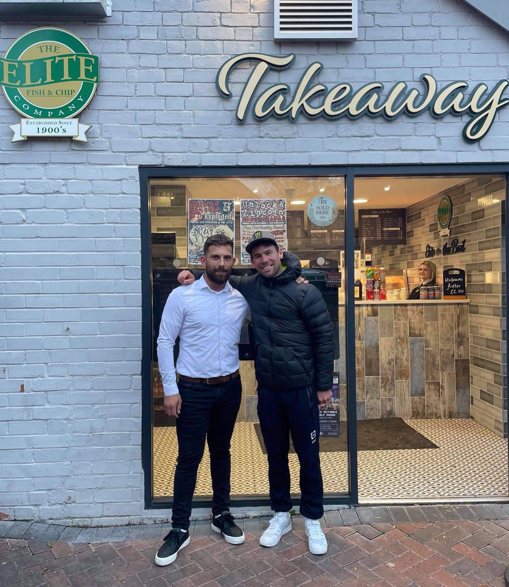 Great weekend of cycling up at the Bailgate &amp; a visit from <a href="/MarkCavendish/">Mark Cavendish</a> who enjoyed some well deserved Fish&amp;Chips with us😀
#cycling #nationalroadracechampionships #tourdefrance #markcavendish #mbe #fishandchips #bailgate #lincoln #lincolnshire #uciworldteam #deceunickquickstep