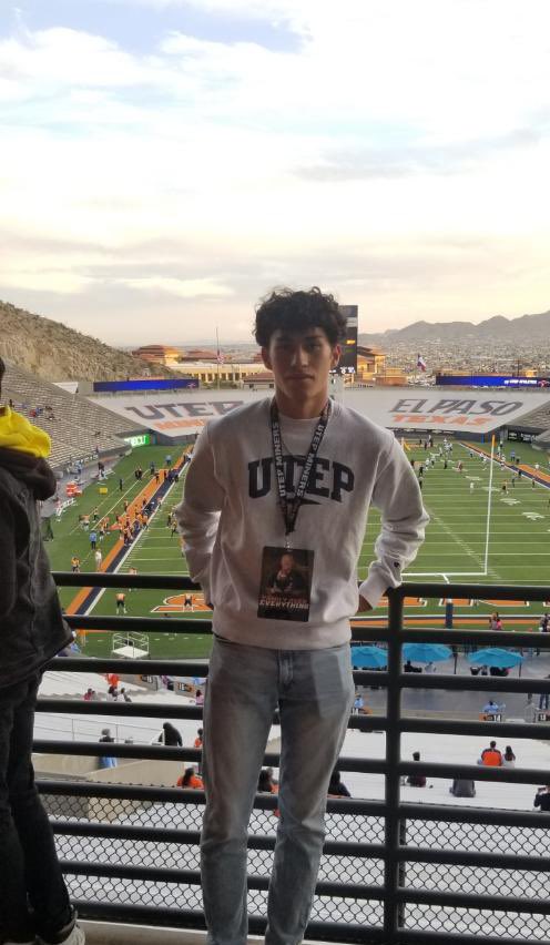 ChristianCarr__'s tweet photo. Thank you @coachjimmygonzo for the invite to the UTEP game last night. Had a great experience being on the sidelines pregame!
@Prep1USA @raiseupthebar @ElPasoFB https://t.co/H46FgEeZbk