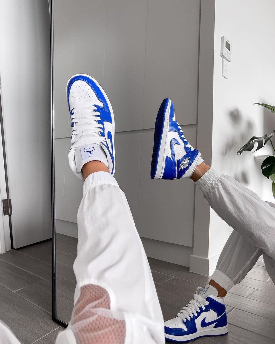 SneakCorner's tweet photo. Air Jordan 1 Mid Kentucky 💙 https://t.co/hqEWdzw2F0