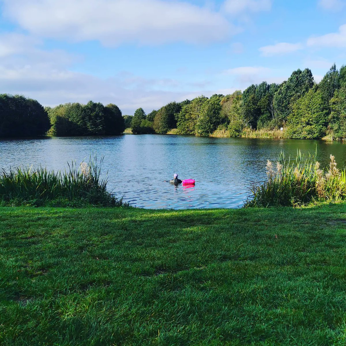 Shells_Travels's tweet photo. Well, that was a rather wonderful way to finish a wonderful outdoorsy weekend in Shropshire.
My cold open water swim at @alderford_lake has done me the world of good βοΈππ½ββοΈπ
#openwaterswimming
#swimming
#happieroutside https://t.co/RKh8F84Rz5