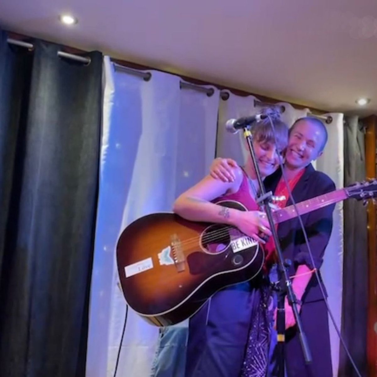 nanceevdb's tweet image. This friendship 🦋❤️🦋
#EmyTaliana #DomP_C #WynonnaEarp