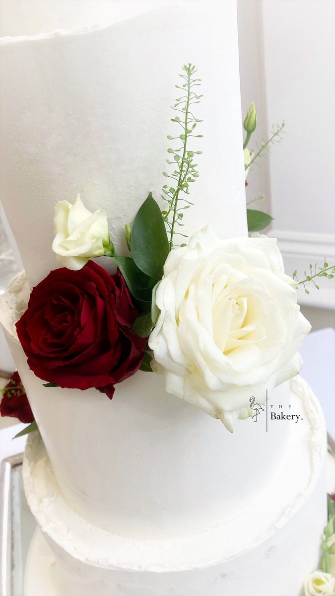Beautiful, bold contrasting colours on these fresh flowers on yesterday’s #seminakedcake @goldsboroughhall - It’s amazing how much flower choices can change the style &amp; feeling of a #weddingcake. These burgundy &amp; cream tones brought this summery #cake style straight into Autumn.