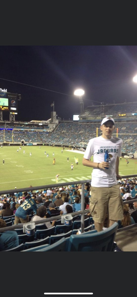 2 from 2 for me <a href="/Jaguars/">Jacksonville Jaguars</a> 8 years apart haven’t aged a day 🙌🏽