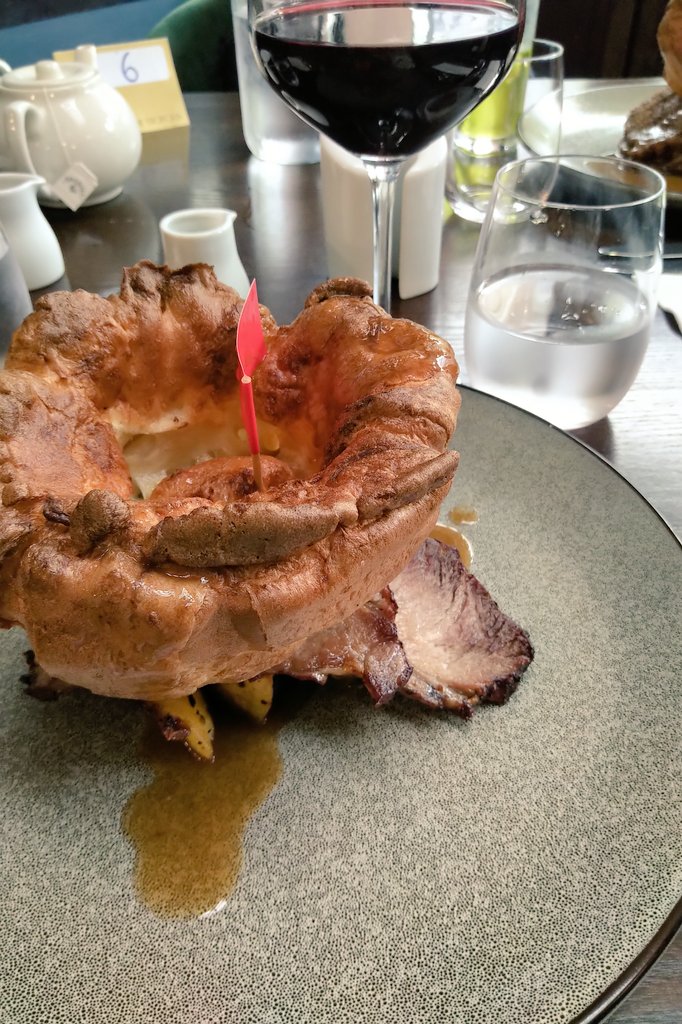 Fantastic Sunday roast <a href="/MetropolisCov/">Metropolis Bar & Restaurant Coventry</a> before a well stuffed stagger around #TurnerPrize