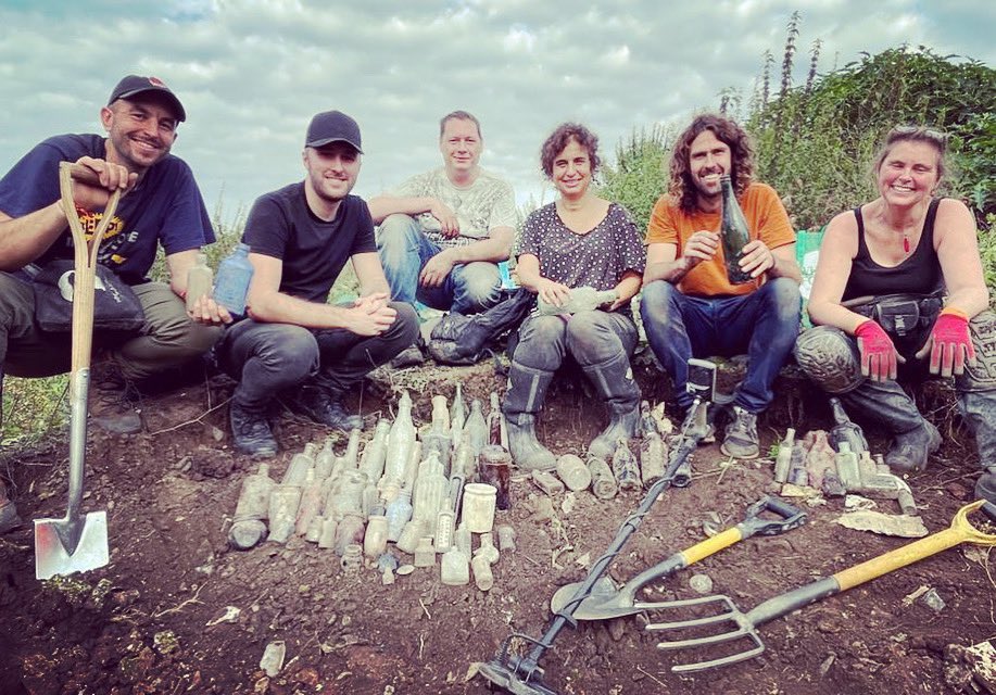 si_finds's tweet photo. We DRANK 100 YEAR-OLD lemonade dug up from a dump! With @BondiCrispy Watch the muddy madness here. https://t.co/r4AaE4lFR2 #mudlarking #oldfood #lemonade #RWhites #luckinthemuck #mudlover #bottledump #oldbottles #eww #gross https://t.co/KCUqik1g3M