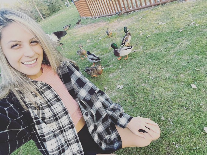 Domingo de patos🦆 https://t.co/XSeCpAbZKv<a href="/tag/tomorrowland"class="tags"><span>#tomorrowland</span></a>