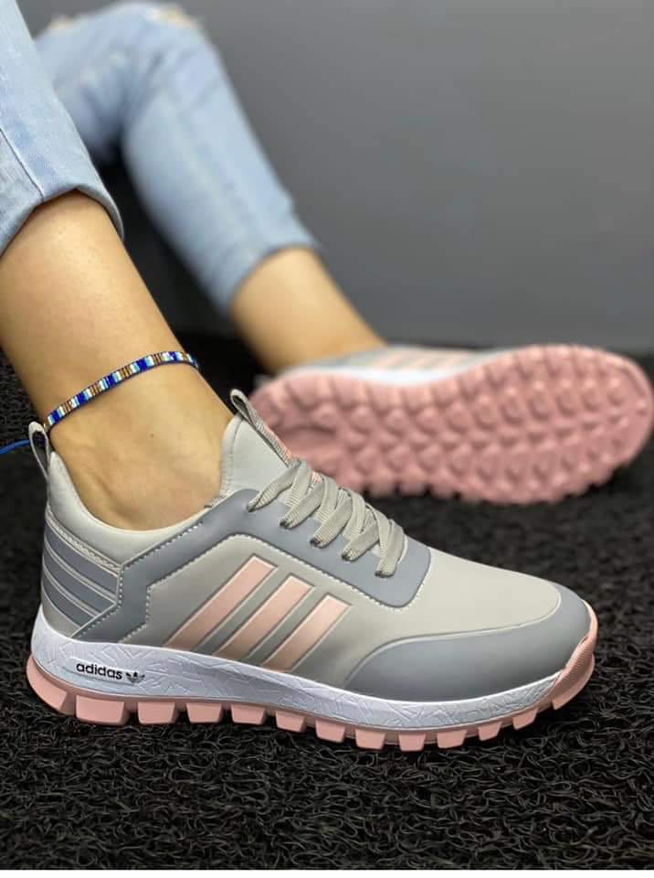 dopekickskenya's tweet photo. Juu ya hiyo story this week ladies mkuje na 22(00) pale accra road, superior arcade building , shop 1-10 niwapee sneakers moto https://t.co/jQuI3exNWY