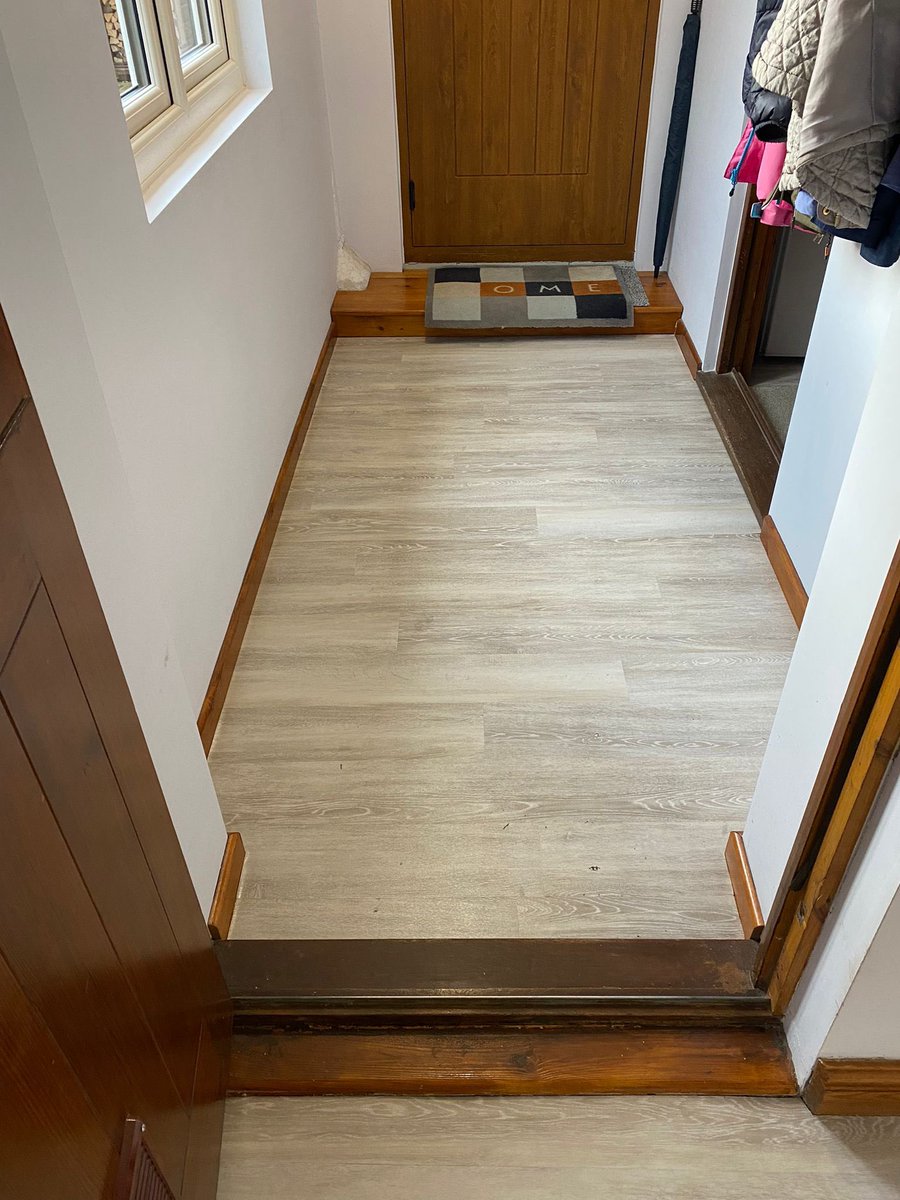 PjmFlooring's tweet photo. Luxury vinyl planks supplied and fitted to a kitchen and hallway recently - looks fantastic - easy to maintain, warm underfoot non-slip, just a few of the qualities of luxury vinyl. Call for a free quotation 01244 291900 #luxuryvinylspecialists #chestertweets https://t.co/pzEpsomxH4