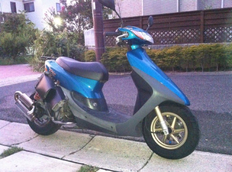 全日本エンジンスワップのバイクはかっこいい選手権 ライブディオに