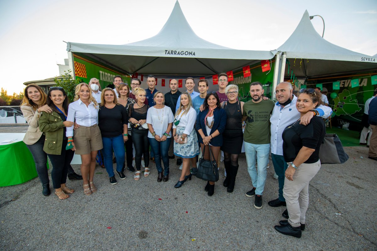 VOX_tarragona's tweet image. Después de una maravillosa experiencia cultural y gastronómica en #VIVA21 

En #Tarragona ya estamos pensando en VIVA22🙆🙆‍♂️🙆‍♀️

🙌Damos las gracias a todo el Equipo de TGN y a los diputados en el Parlament @IsabelLazaro_ y @sergio_macian por su entrega y dedicación 💚#AgendaEspana