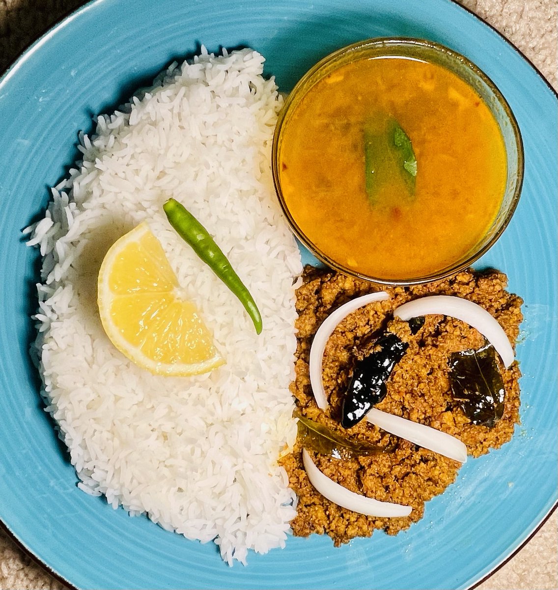 Divya_Mudunuri's tweet photo. Sunday meal is special and worth cheating 😋😋

Mutton kheema and madras chettinad rasam 🤤🤤🤤

#ChefInMe😎 #CheatDayMeal https://t.co/o9gy0IWpvg