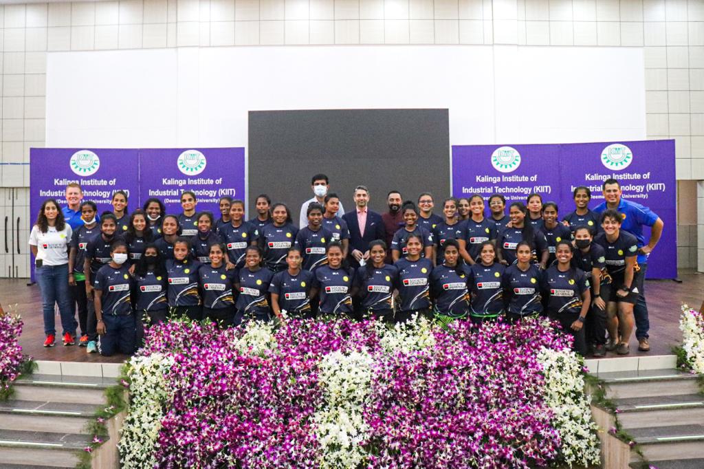 achyuta_samanta's tweet photo. with Shri Abhinav Bindra, Padma Bhushan, Olympic Gold Medalist in Shooting and Founder of Abhinav Bindra Targeting Performance. Shri Bindra interacted with the players, shared his experience on field and explained how to manage failures and wins. 
2/3 https://t.co/bVrYdD5F4z