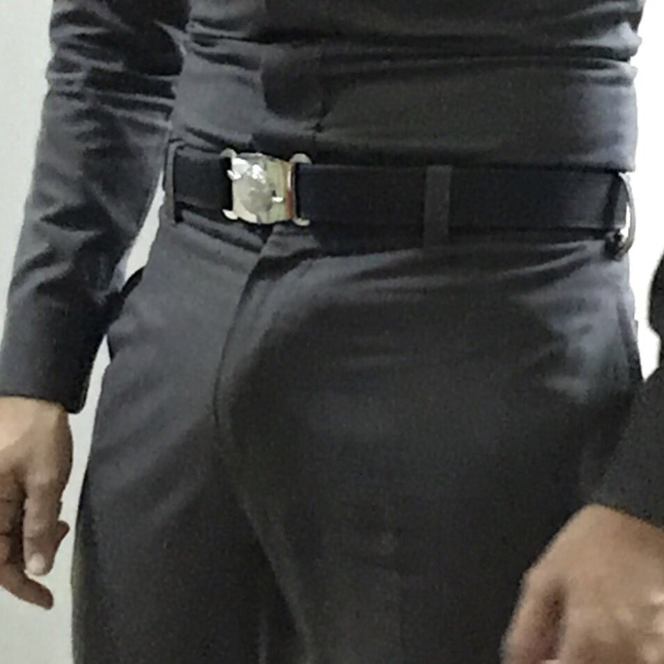 YONGYUT ตำรวจไทย ไบ ลับๆ on X: นั่งก็อึดอัด ยืนก็อึดอัด  t.co72IgYsH8Uy  X